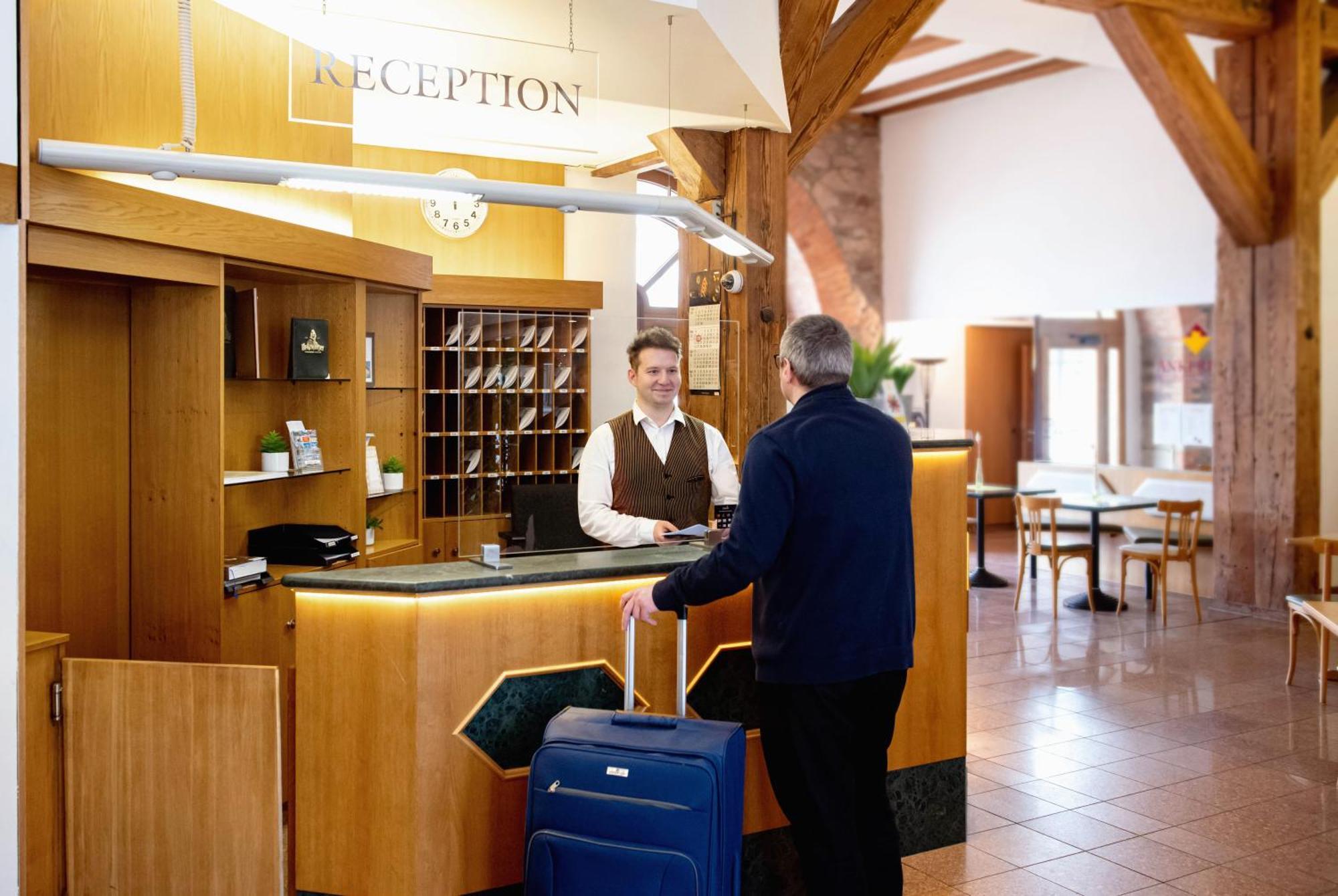 Ankerhof Hotel Хале Екстериор снимка